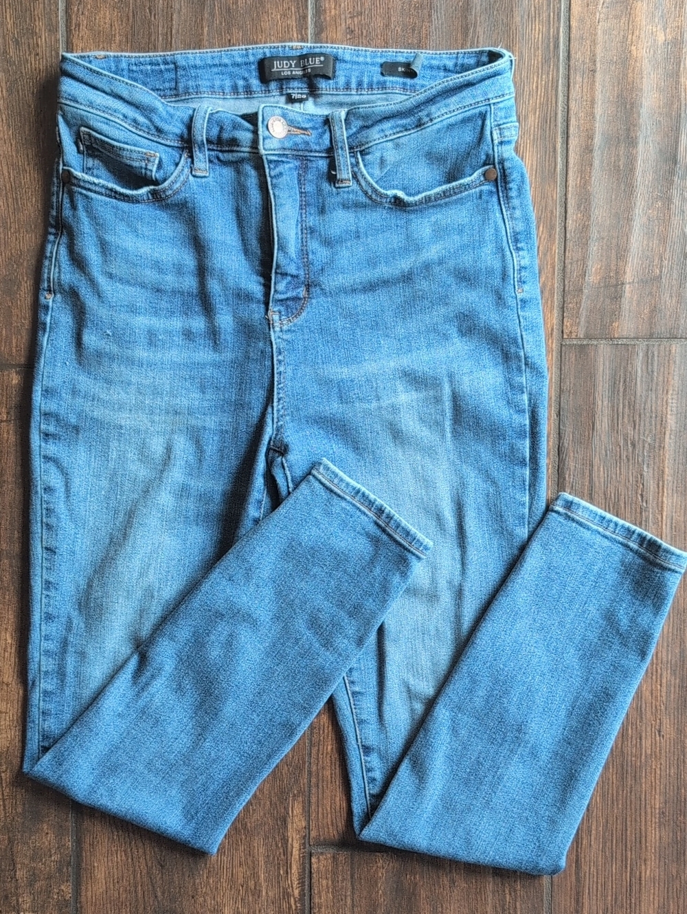 Judy Blue Classic Skinny Jeans in Medium Blue Wash - Women's 7/28